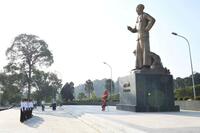 ĐỒNG CHÍ PHÓ CHỦ TỊCH THƯỜNG TRỰC QUỐC HỘI ĐỖ VĂN CHIẾN DÂNG HƯƠNG TẠI KHU DI TÍCH QUỐC GIA ĐẶC BIỆT TÂN TRÀO