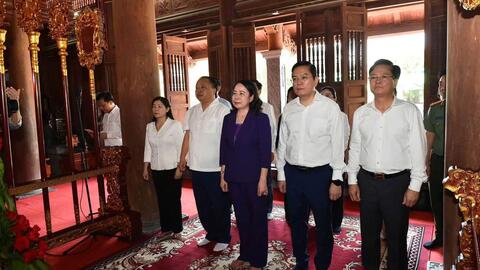 PHÓ CHỦ TỊCH NƯỚC VÕ THỊ ÁNH XUÂN DÂNG HƯƠNG TẠI KHU DI TÍCH QUỐC GIA ĐẶC BIỆT TÂN TRÀO